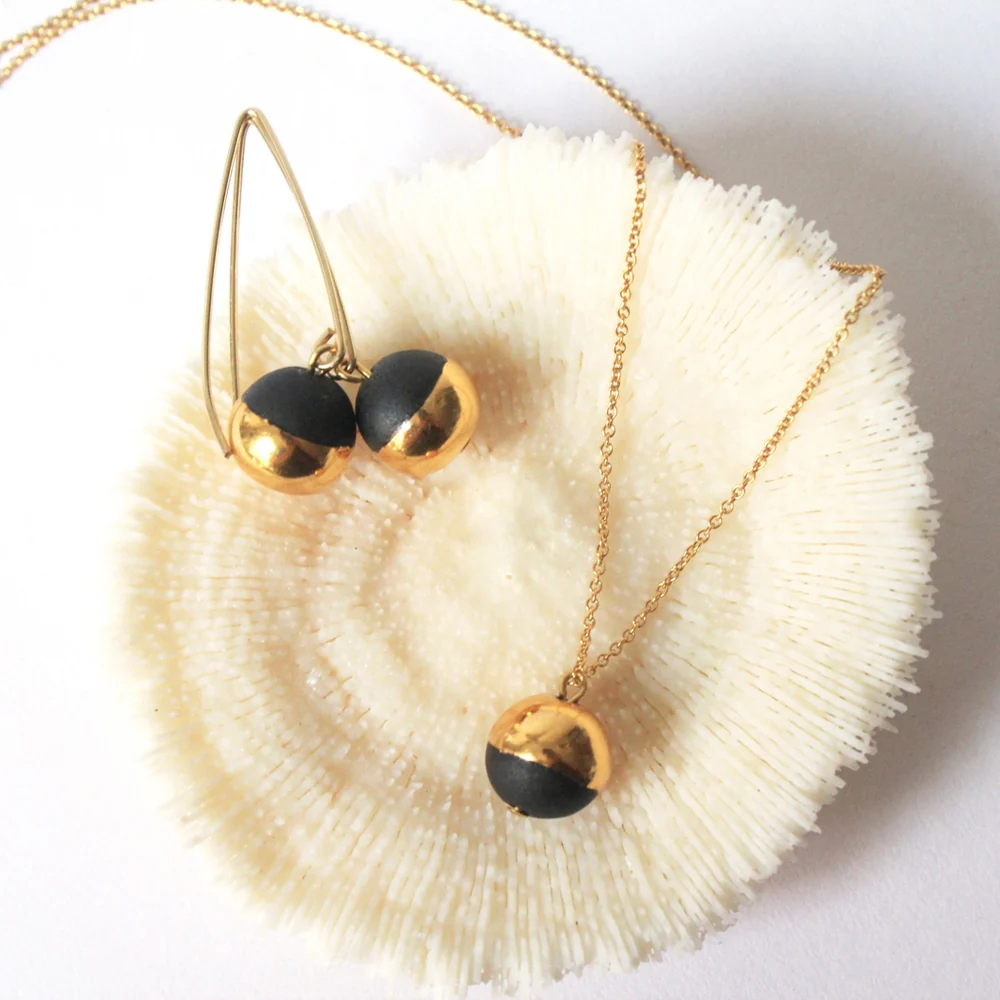 Gold Dipped Pearl Earrings: Black - Image 4