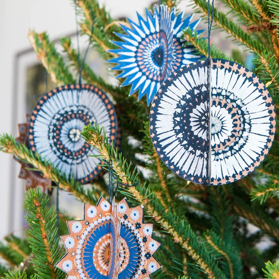 Stars Paper Ornaments Set of 4 - Image 3